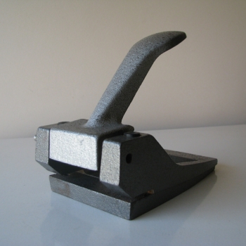 Ogłoszenie - Stary, solidny, duży żeliwny dziurkacz PRL