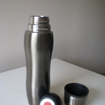 Ogłoszenie - Mały stalowy termos turystyczny z kubkiem 0,4 l