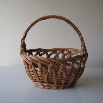 Ogłoszenie - Piękny, owalny koszyk wiklinowy z ażurowym splotem na święconkę wielkanocną