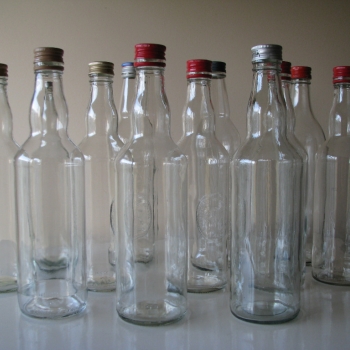 Ogłoszenie - Butelki 0,5 l z nakrętkami na nalewki, soki, ocet i inne domowe przetwory