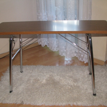 Ogłoszenie - Mały, zgrabny, składany stolik przenośny, biurko, ława