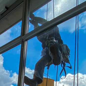 Ogłoszenie - Mycie okien Warszawa i okolice – profesjonalnie i bez smug | EKOBRIS