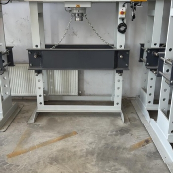 Ogłoszenie - Prasa hydrauliczna 150 t