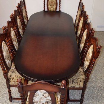 Ogłoszenie - stół rozkładany i 10 krzeseł - komplet jak nowy