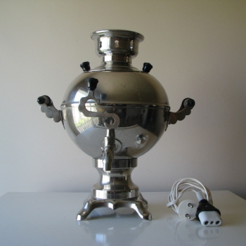 Ogłoszenie - Piękny, stary radziecki samowar o kulistym kształcie z kablem zasilającym