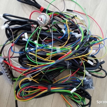 Ogłoszenie - Instalacja elektryczna Ursus C 385 4 i 6 cyl. Instalacja gruba przewody 1,5mm2 wszystkie . - Mazowieckie - 1 500,00 zł