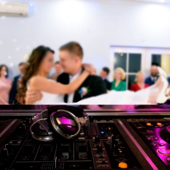 Ogłoszenie - DJ- Wodzirej na wesele. Promocyjne i przystępne ceny na wolne terminy. - Bielany