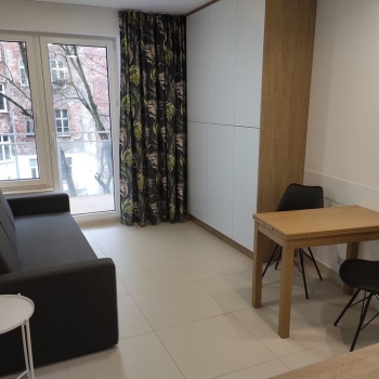 Ogłoszenie - 1pok, 19met, okolice Komuny Paryskiej BALKON/WINDA (Wrocław)